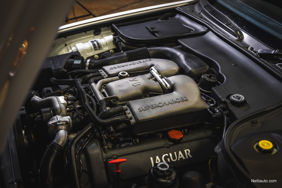 Jaguar XJR vaihtoauto