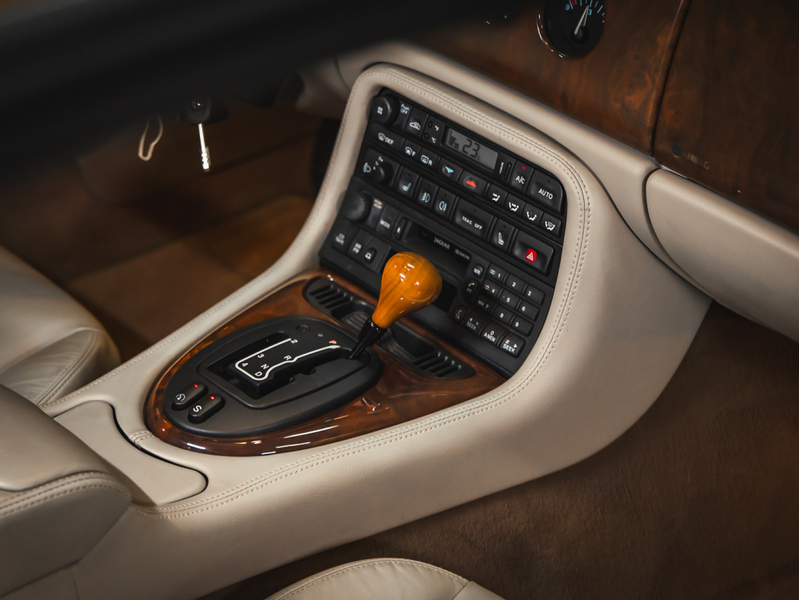 Jaguar XKR vaihtoauto