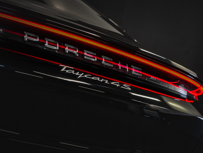Porsche Taycan vaihtoauto