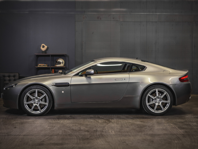 Aston Martin Vantage vaihtoauto