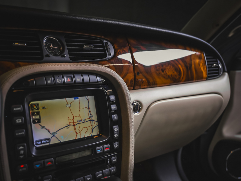 Jaguar XJR vaihtoauto
