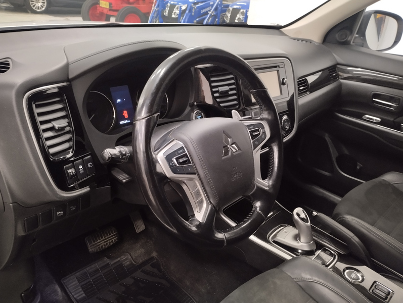 Mitsubishi Outlander PHEV vaihtoauto