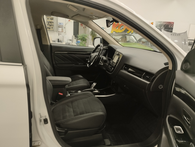 Mitsubishi Outlander PHEV vaihtoauto