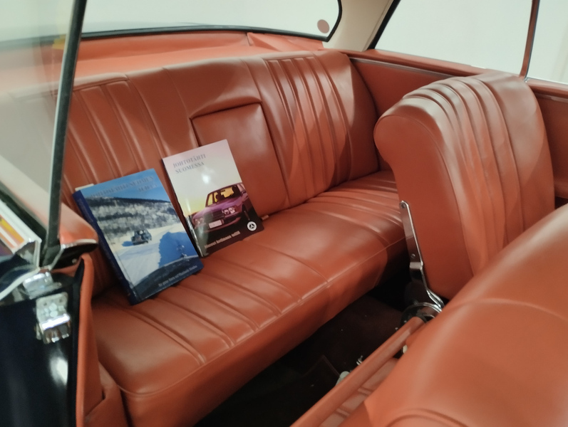 Mercedes-Benz 220 vaihtoauto