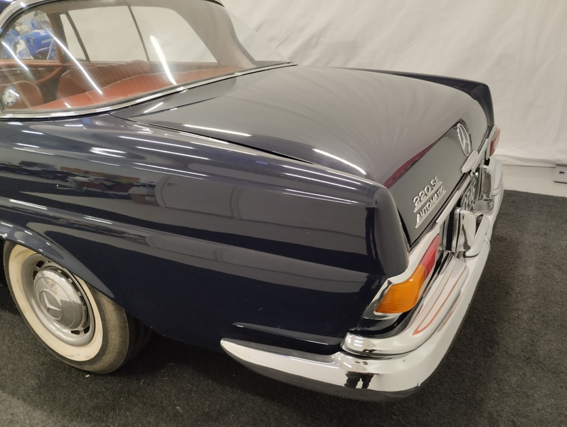 Mercedes-Benz 220 vaihtoauto