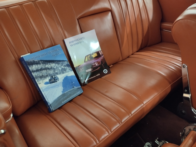 Mercedes-Benz 220 vaihtoauto