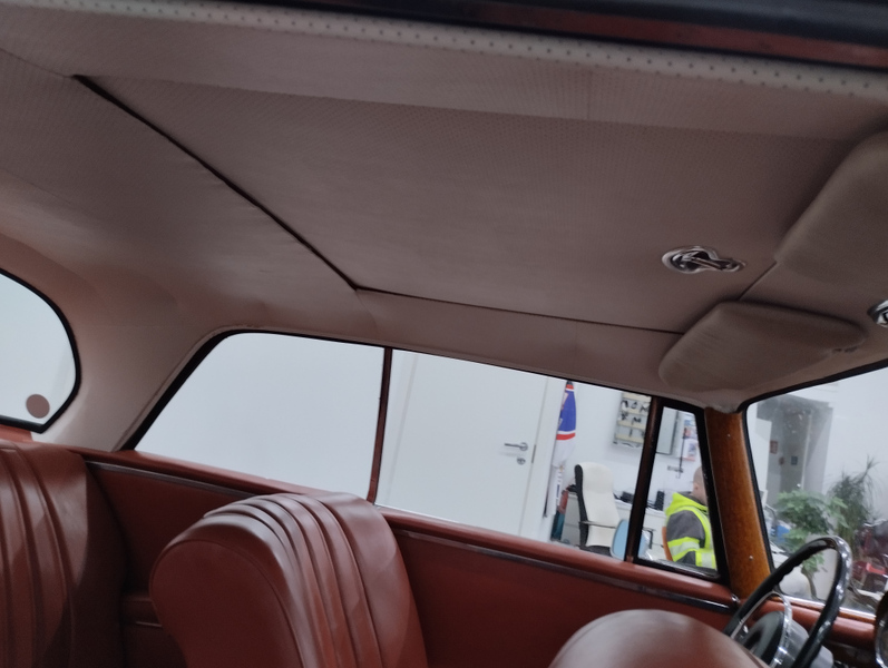 Mercedes-Benz 220 vaihtoauto