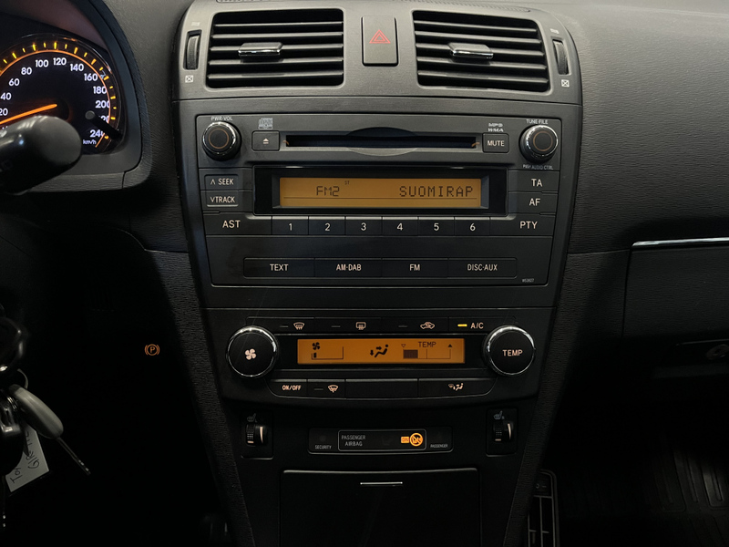 Toyota Avensis vaihtoauto