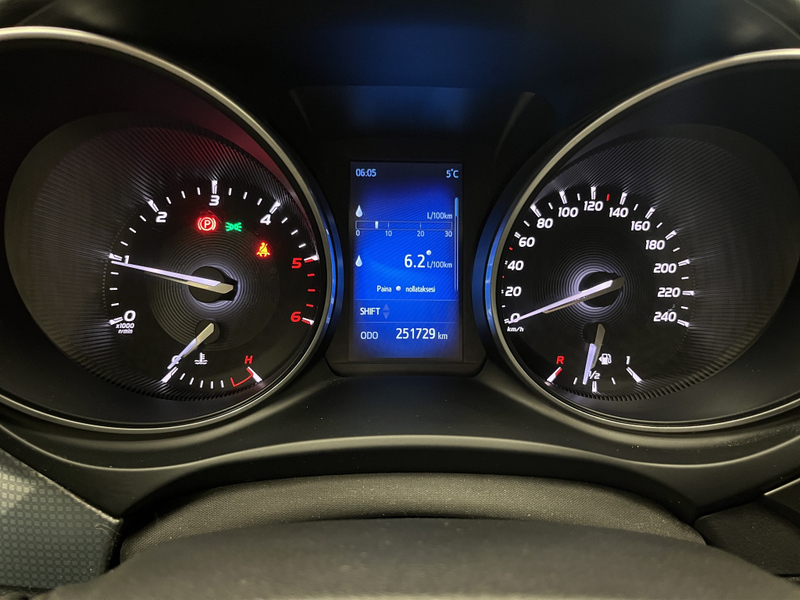 Toyota Avensis vaihtoauto