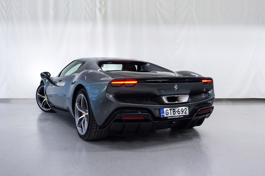 Ferrari 296 GTB vaihtoauto