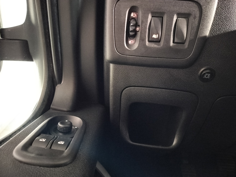 Nissan NV400 vaihtoauto