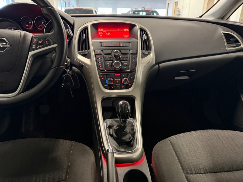 Opel Astra vaihtoauto