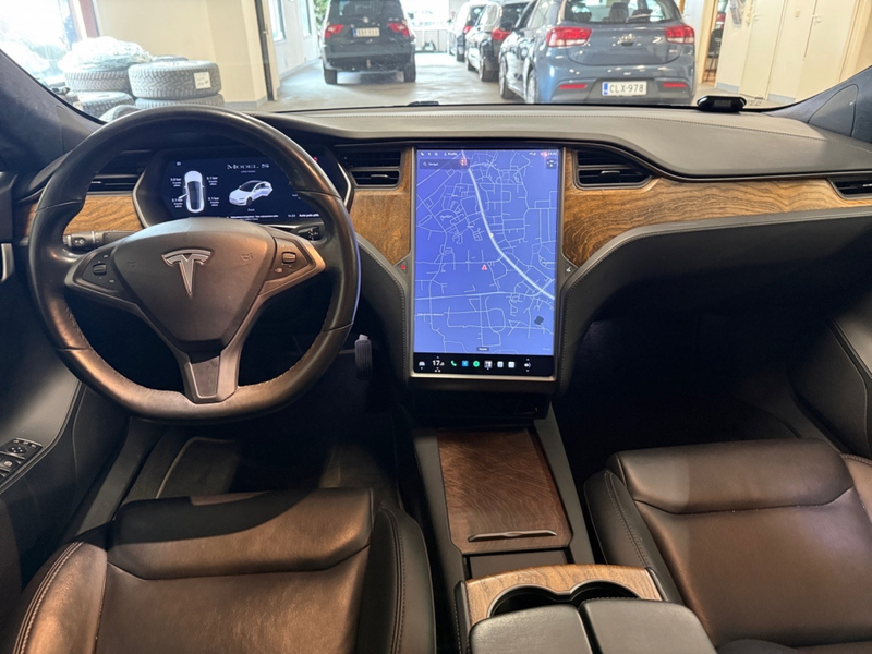 Tesla Model S vaihtoauto
