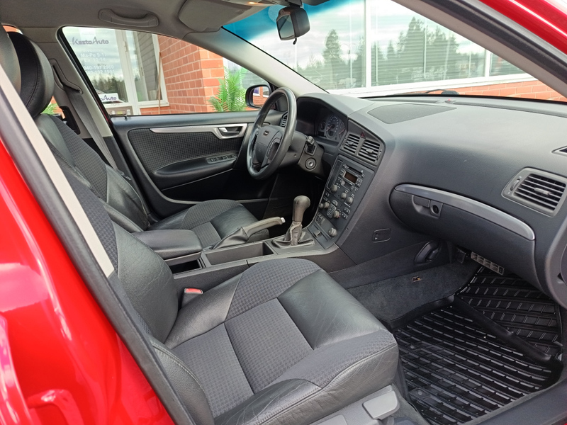 Volvo V70 vaihtoauto