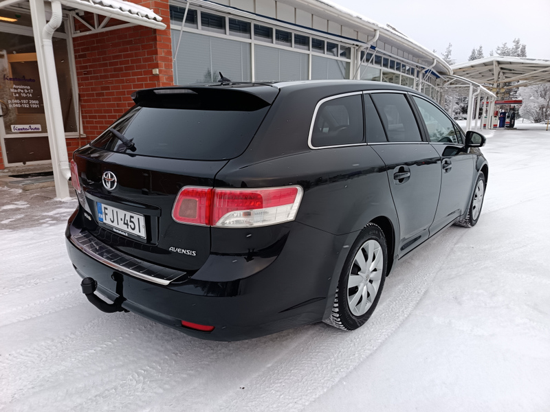 Toyota Avensis vaihtoauto