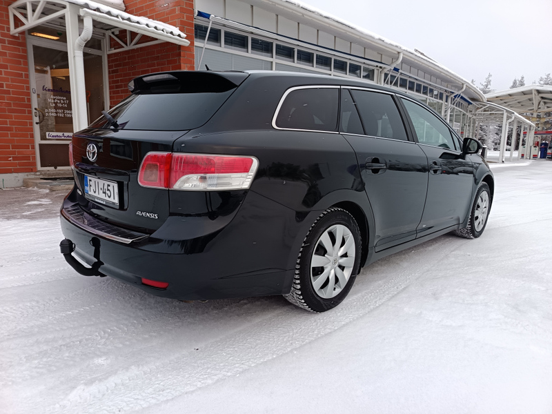 Toyota Avensis vaihtoauto