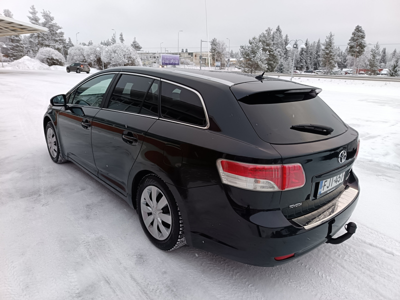 Toyota Avensis vaihtoauto