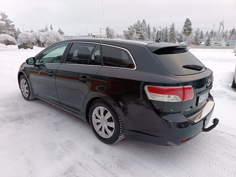 Toyota Avensis vaihtoauto