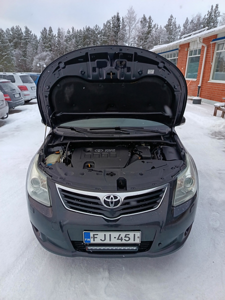 Toyota Avensis vaihtoauto