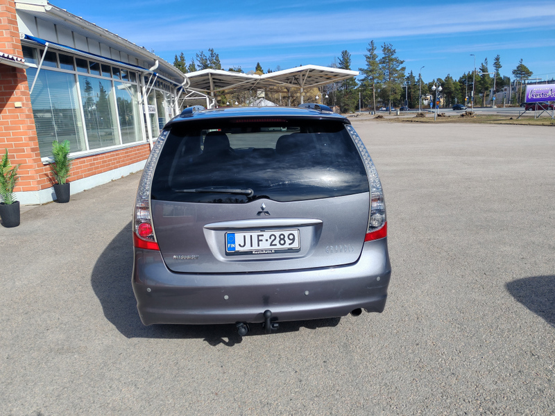 Mitsubishi Grandis vaihtoauto