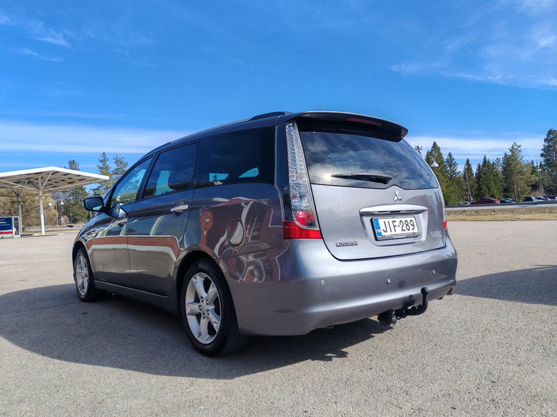 Mitsubishi Grandis vaihtoauto