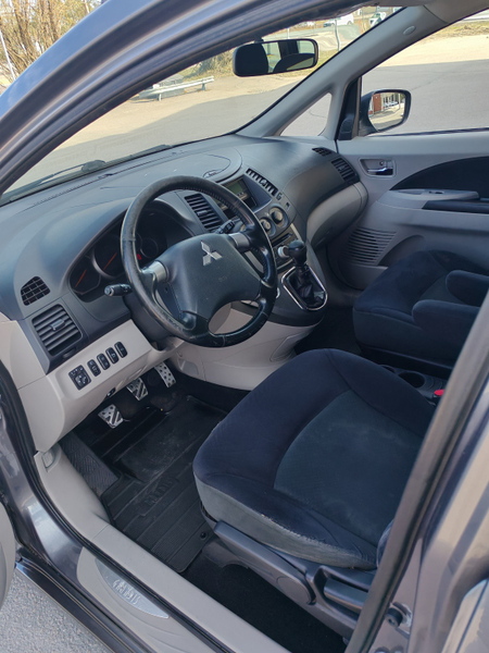 Mitsubishi Grandis vaihtoauto