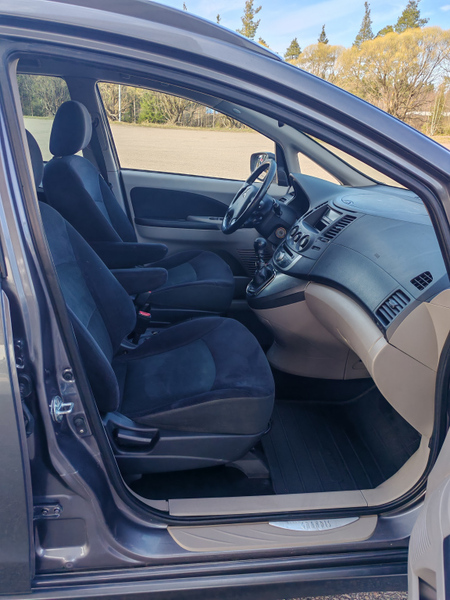 Mitsubishi Grandis vaihtoauto