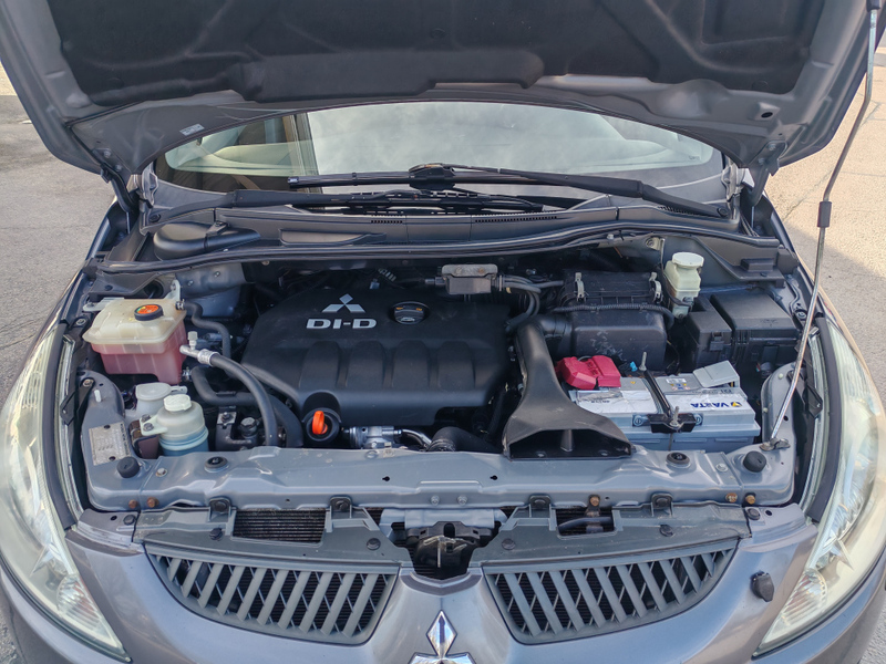 Mitsubishi Grandis vaihtoauto