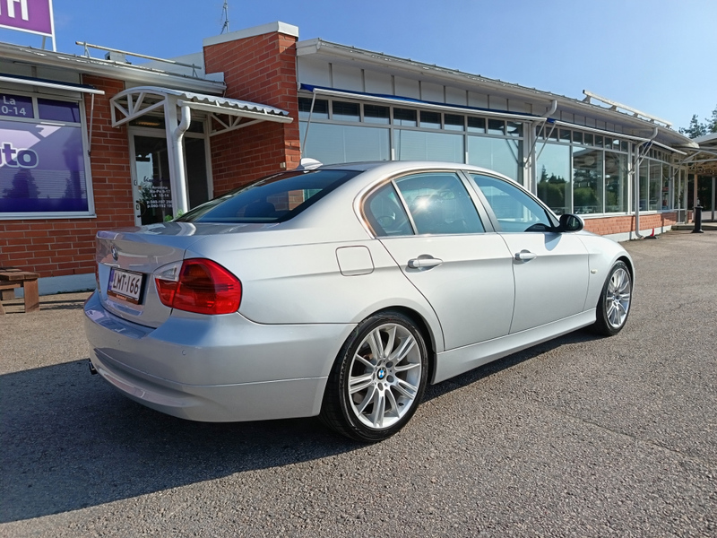 BMW 330 vaihtoauto