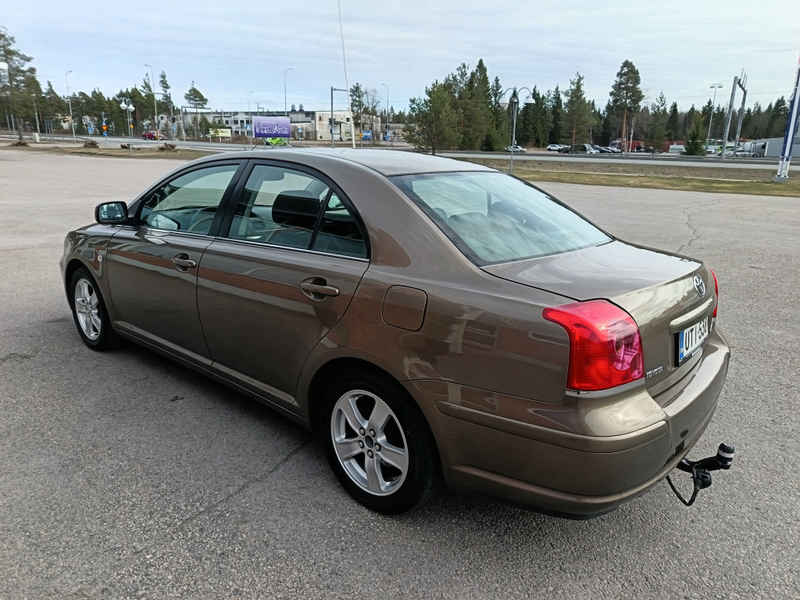 Toyota Avensis vaihtoauto
