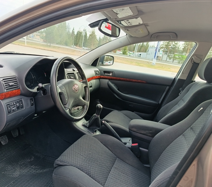Toyota Avensis vaihtoauto