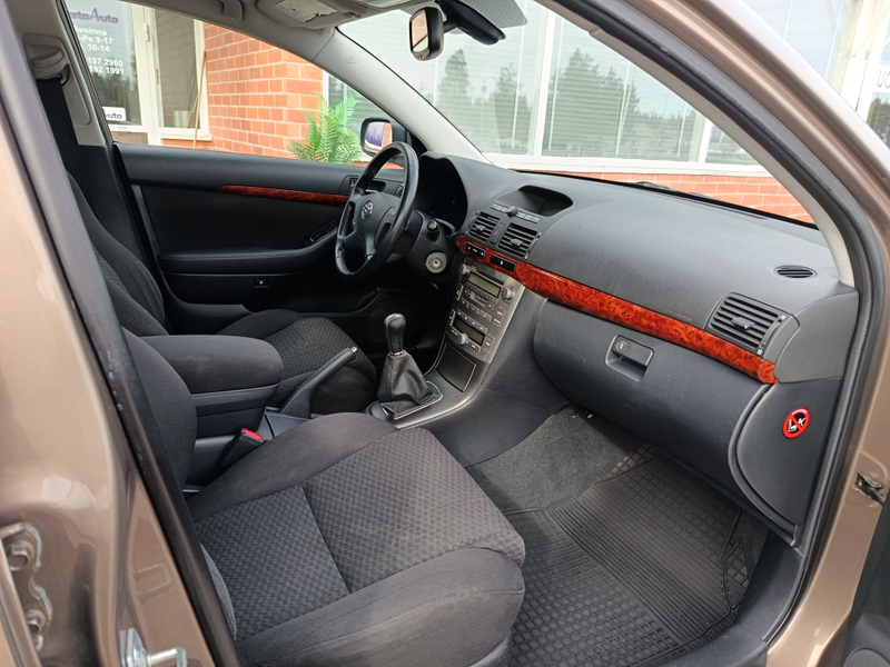 Toyota Avensis vaihtoauto