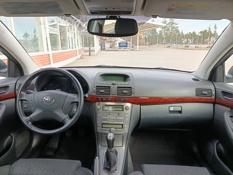 Toyota Avensis vaihtoauto