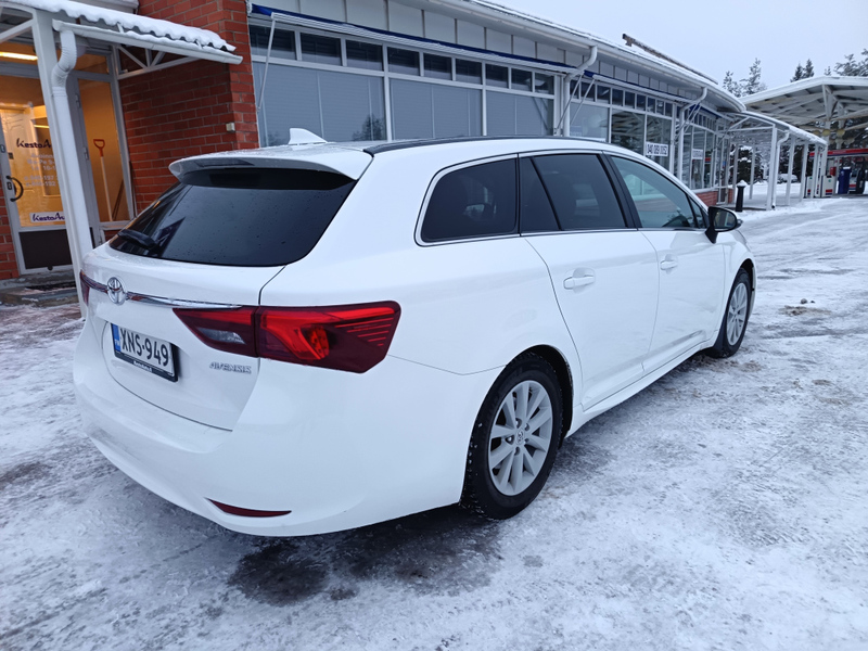 Toyota Avensis vaihtoauto