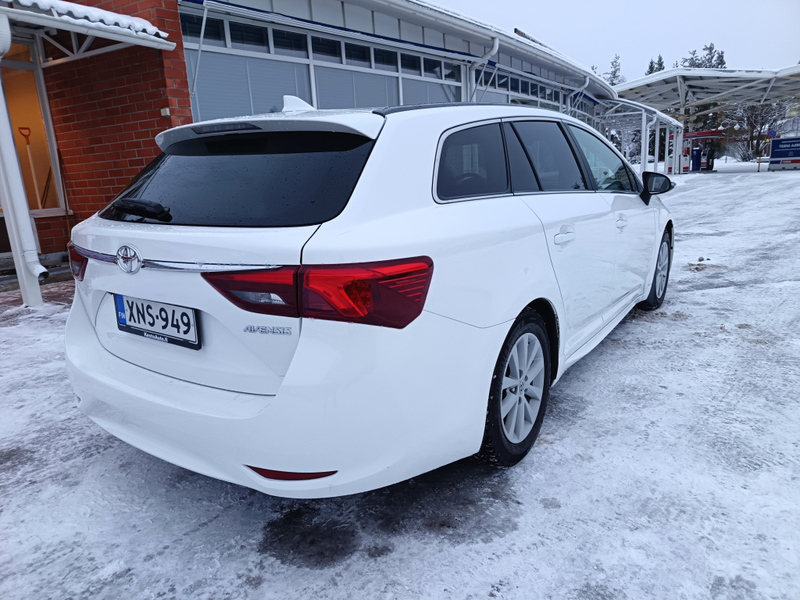 Toyota Avensis vaihtoauto