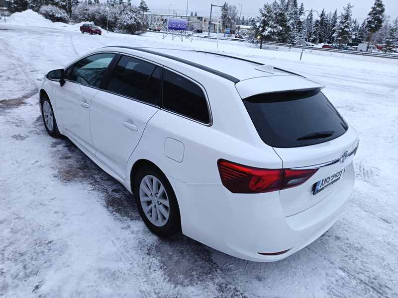 Toyota Avensis vaihtoauto