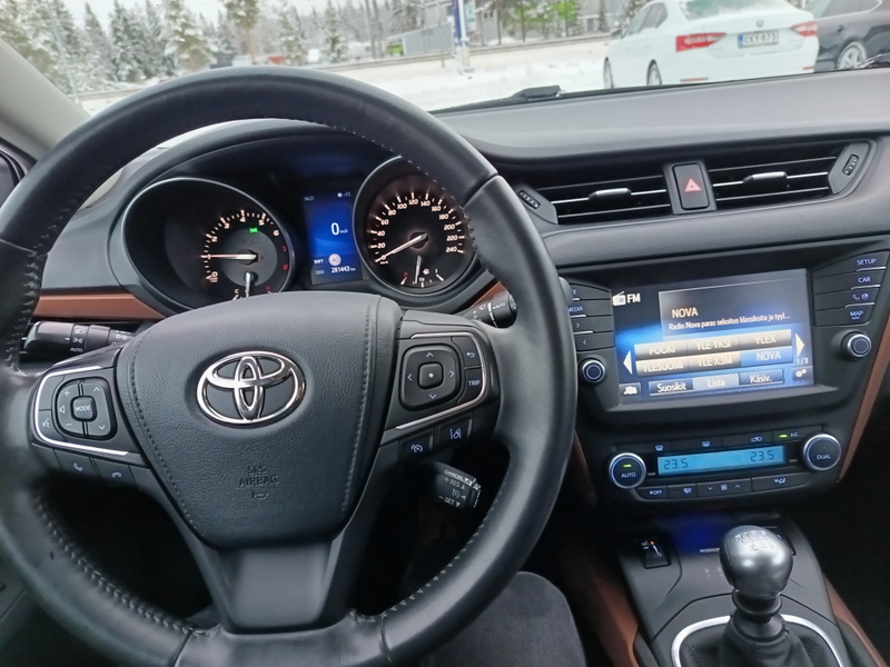 Toyota Avensis vaihtoauto