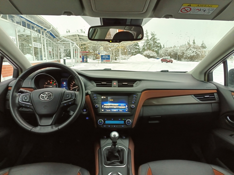 Toyota Avensis vaihtoauto