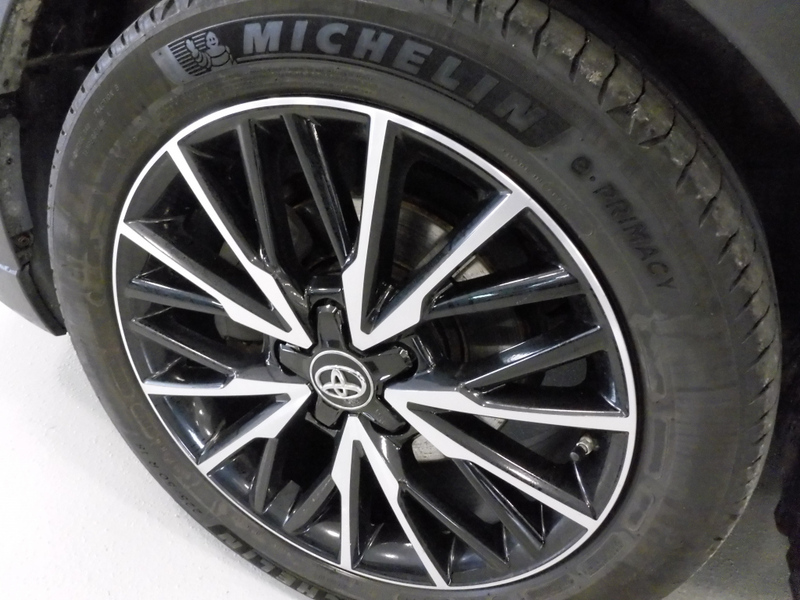 Toyota C-HR vaihtoauto