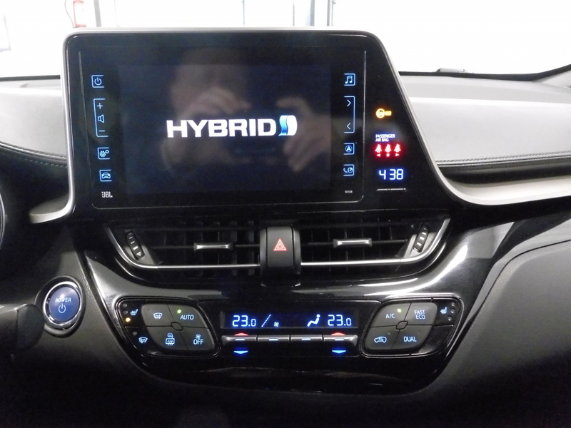 Toyota C-HR vaihtoauto