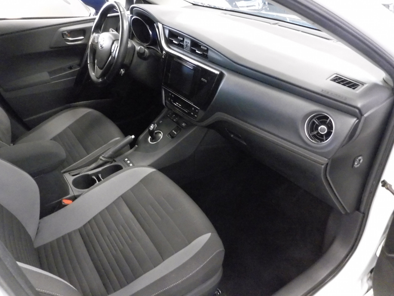 Toyota Auris vaihtoauto