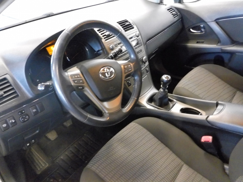 Toyota Avensis vaihtoauto