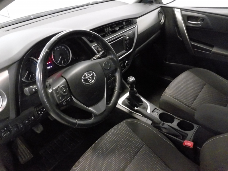 Toyota Auris vaihtoauto