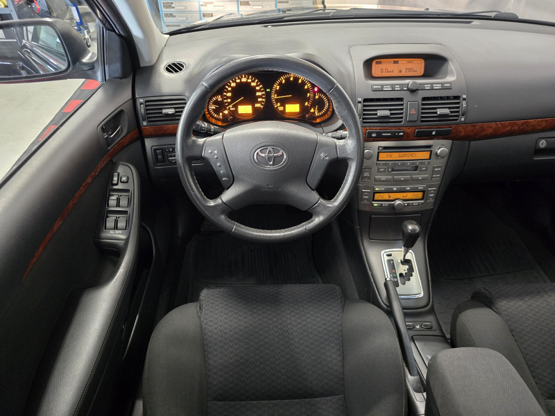 Toyota Avensis vaihtoauto