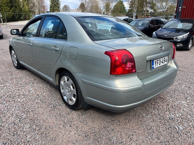 Toyota Avensis vaihtoauto