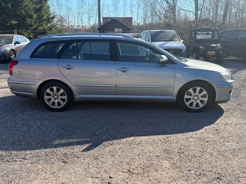 Toyota Avensis vaihtoauto