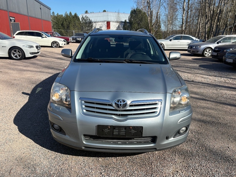 Toyota Avensis vaihtoauto