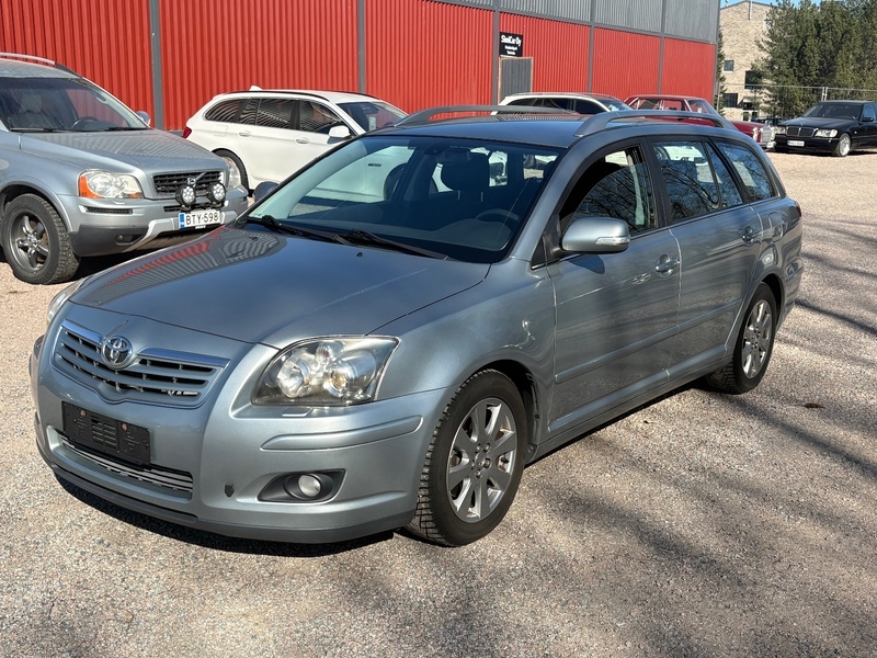 Toyota Avensis vaihtoauto