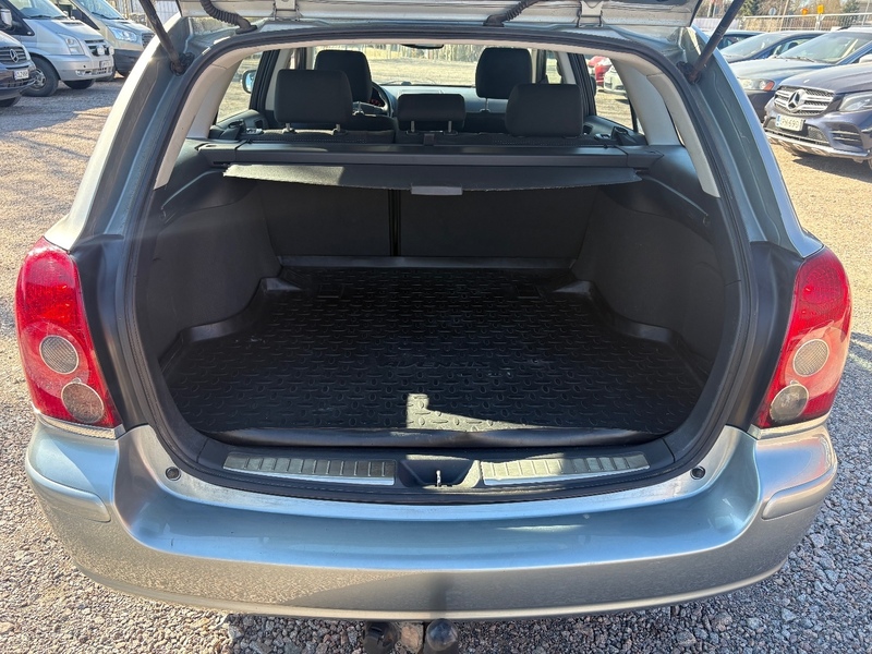 Toyota Avensis vaihtoauto