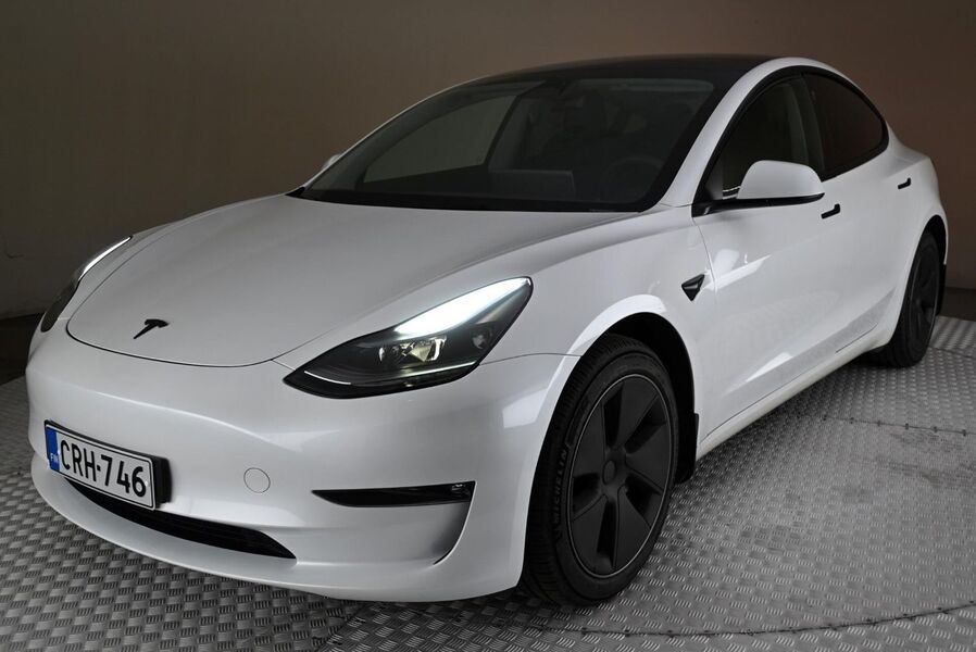 Tesla Model 3 vaihtoauto
